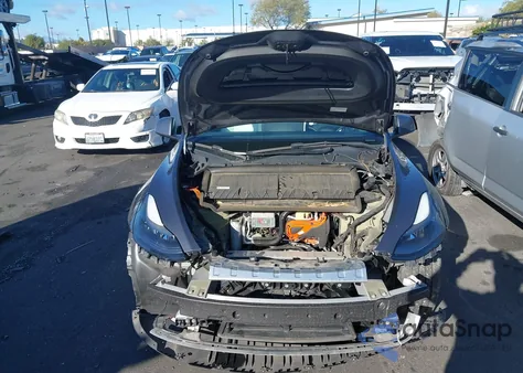 2023 Tesla Model Y Awd/Long Range Dual Motor All-Wheel Drive z USA, uszkodzony, nr VIN 7SAYGAEE9PF662232